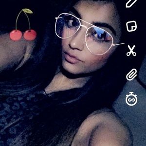 Meet your Posher, Stephanie